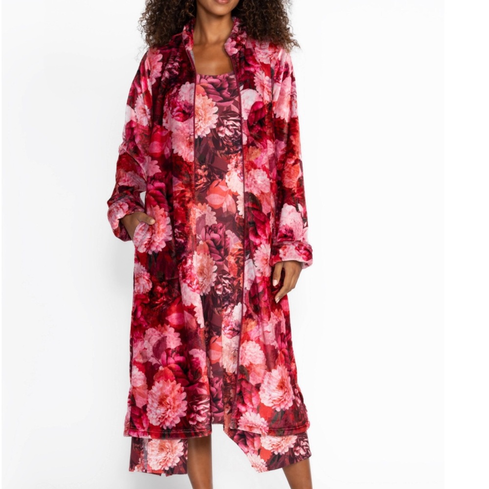 Johnny was zip up robe,NWT